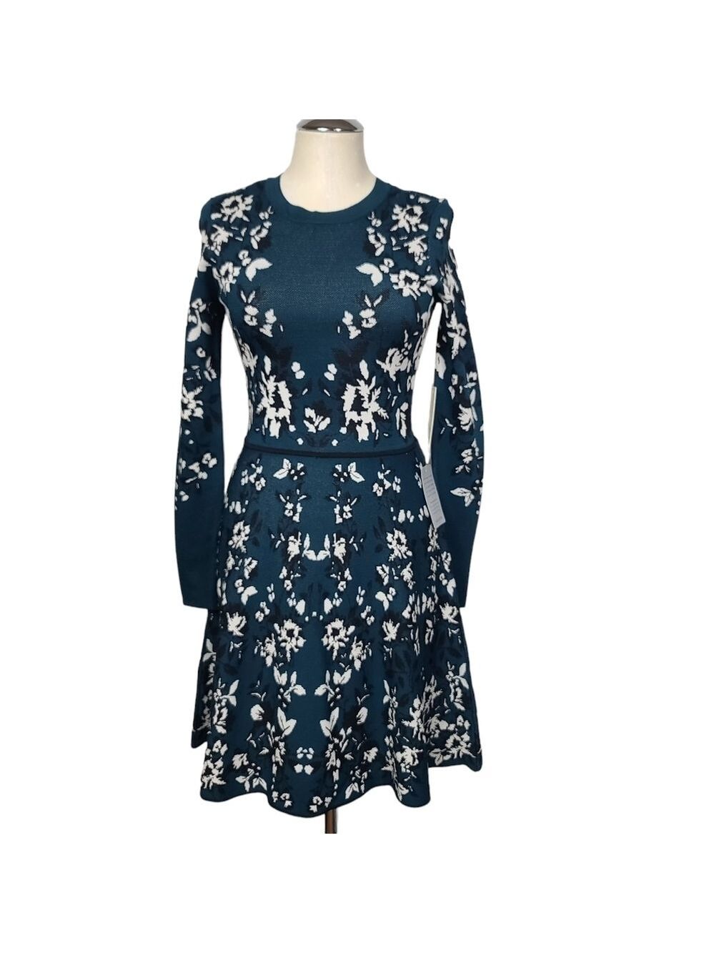 NWT Eliza J Crewneck Long Sleeves Sweater Dress S